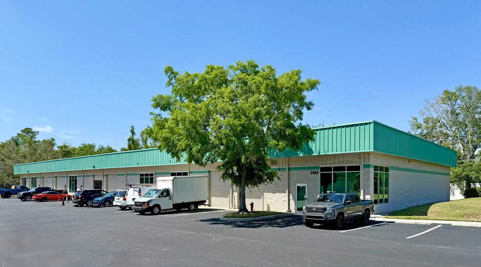 2462 W State Road 426, Oviedo, FL à louer - Photo de l’immeuble – Image 1 sur 2