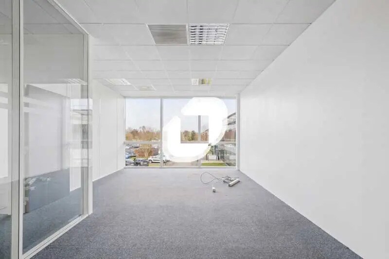 Bureau dans Roissy-en-France à louer - Photo de l’immeuble – Image 1 sur 18