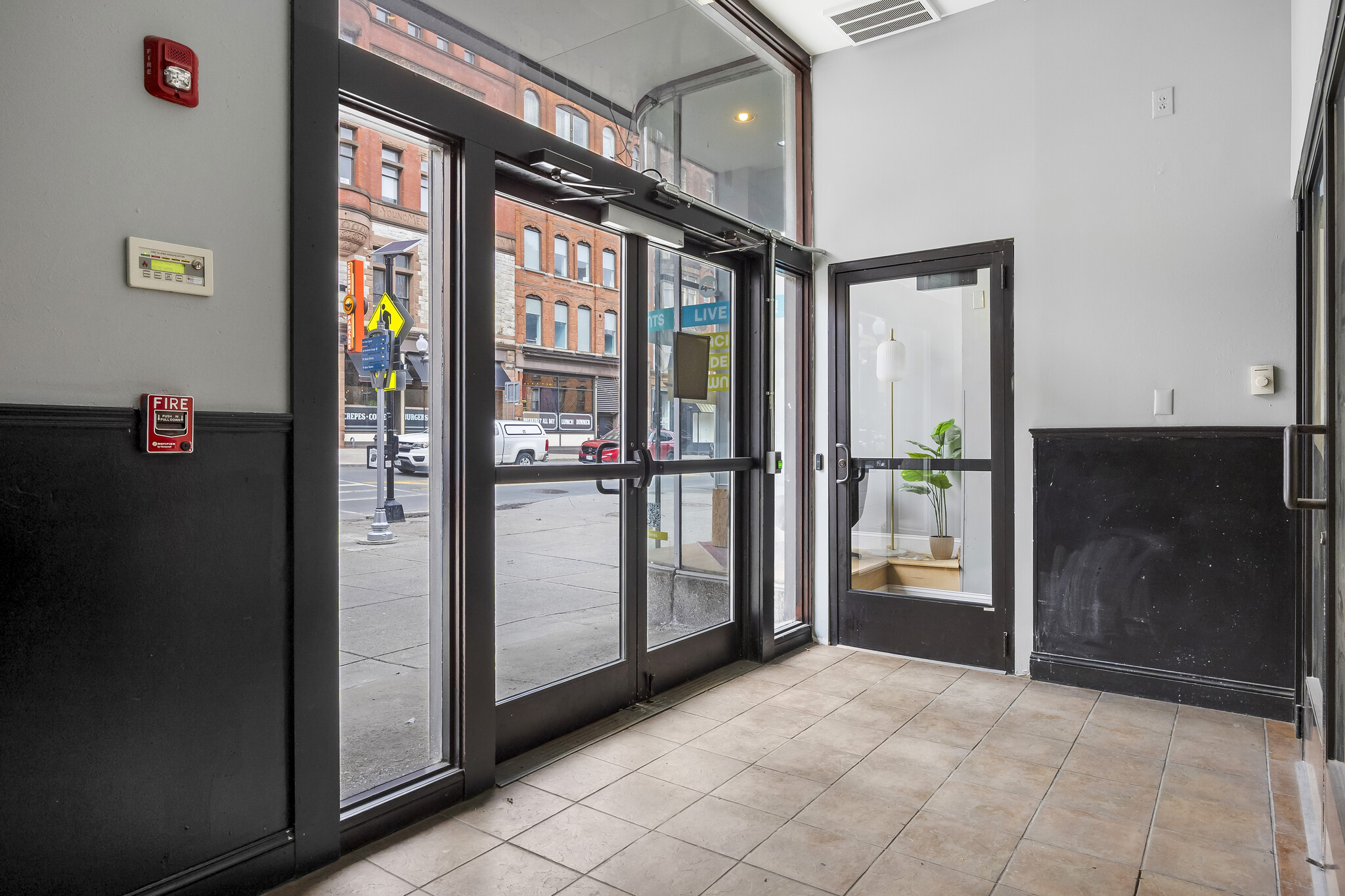 61 N Pearl St, Albany, NY à louer Photo intérieure– Image 1 sur 21