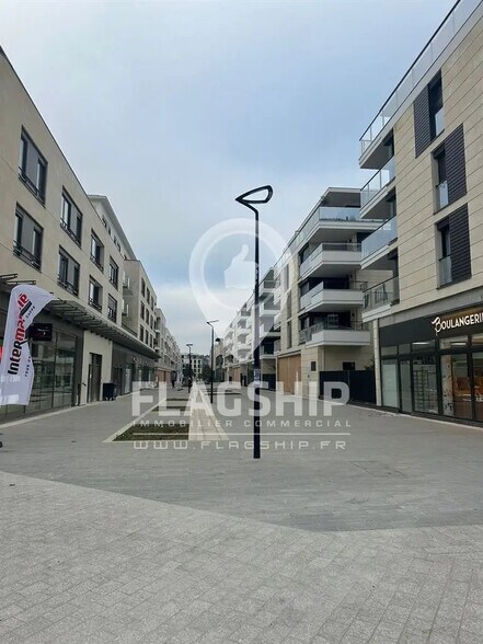 Local commercial dans SAINT-HILAIRE à louer - Photo de l’immeuble – Image 3 sur 9