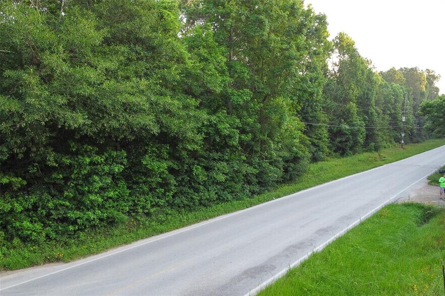 0 Waukegan, Conroe, TX à louer - Photo de l’immeuble – Image 3 sur 20