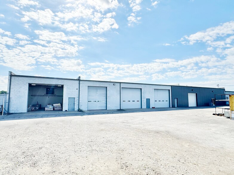 4600 Bluff Rd, Indianapolis, IN à louer - Photo de l’immeuble – Image 2 sur 5