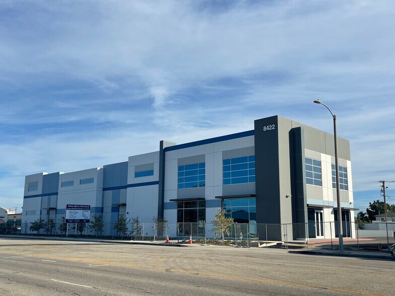 8422 Commonwealth Avenue, Buena Park, CA à vendre - Photo de l’immeuble – Image 3 sur 13