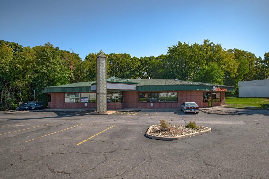 4100 12th Ave, Moline, IL à louer - Photo de l’immeuble – Image 2 sur 6