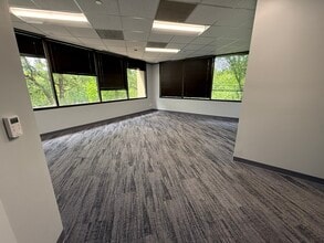 2170 Buckthorne Pl, The Woodlands, TX à louer Photo de l’immeuble– Image 2 sur 7