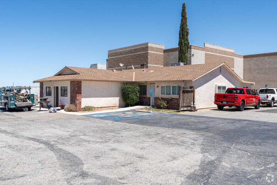 42450 12th St W, Lancaster, CA à louer - Photo de l’immeuble – Image 2 sur 4