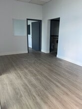 7620 NW 25th St, Miami, FL à louer Photo intérieure– Image 2 sur 8