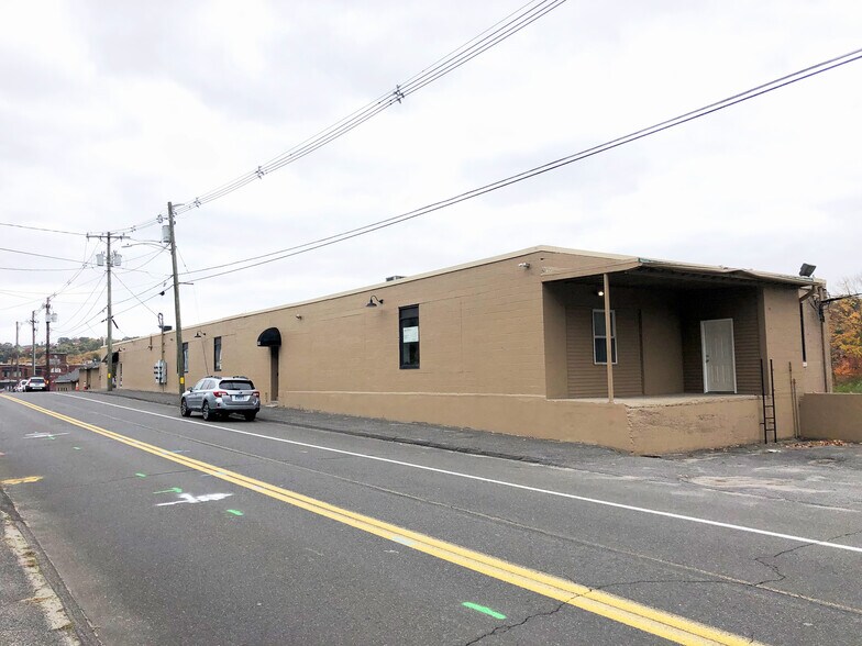 127 Echo Lake Rd, Watertown, CT à louer - Photo de l’immeuble – Image 2 sur 2