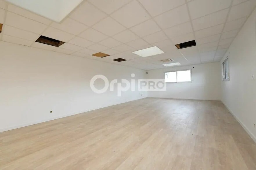 Bureau dans Chaponnay à vendre - Photo de l’immeuble – Image 1 sur 12