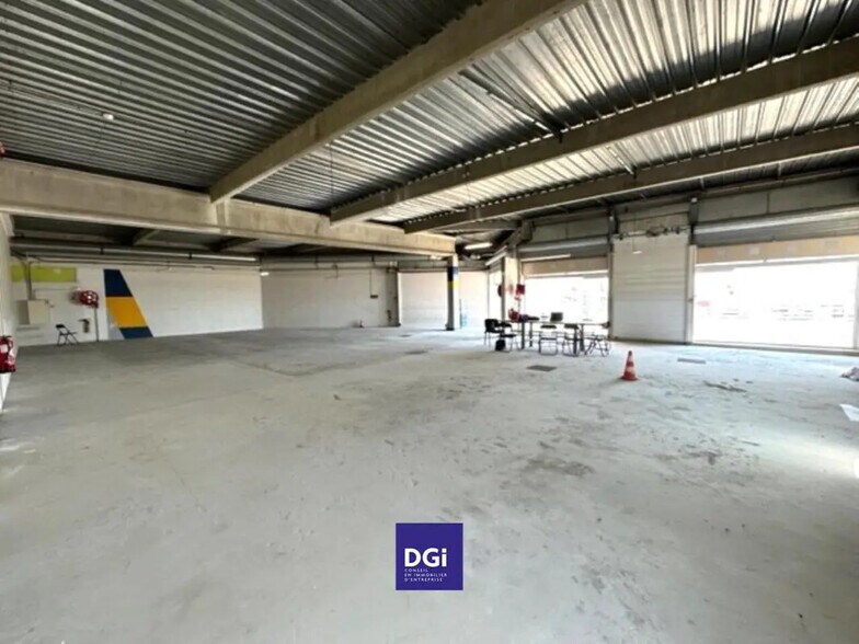 Local commercial dans Nîmes à louer - Photo de l’immeuble – Image 2 sur 7