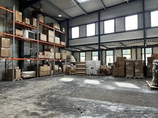 Plus de détails pour Bureau, Local d'activités à louer