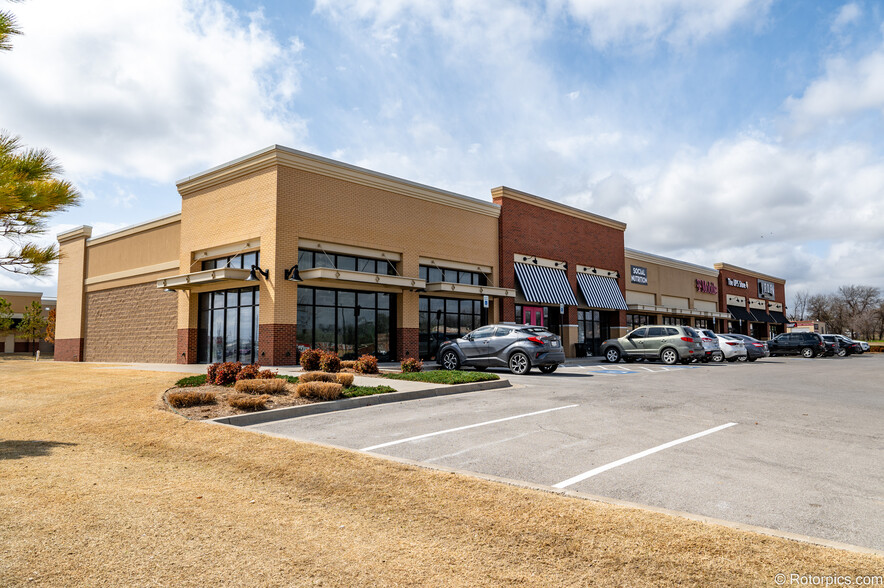 329-343 NW 2nd St, Lawton, OK à louer - Photo de l’immeuble – Image 3 sur 5