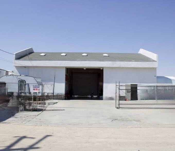 7026 Xavier Ave, California City, CA à vendre - Photo principale – Image 1 sur 16