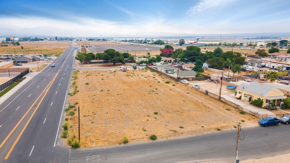 8053 Del Rosa Avenue, San Bernardino, CA à vendre - Aérien – Image 2 sur 8