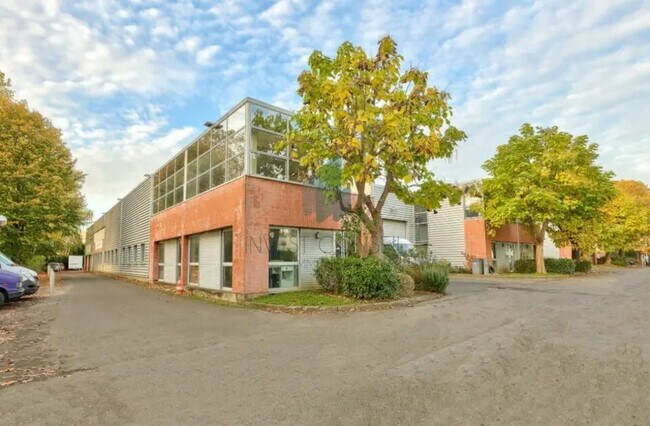 Plus de détails pour Local d'activités à louer