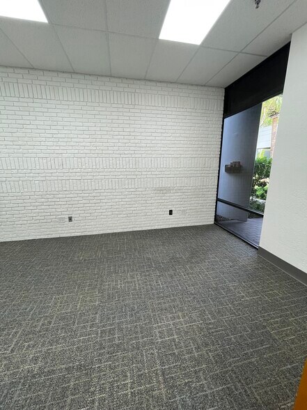 6011 Benjamin Rd, Tampa, FL à louer - Photo de l’immeuble – Image 2 sur 18