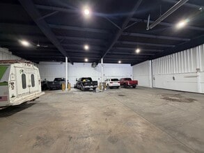 923 E Michigan Ave, Battle Creek, MI à louer Photo de l’immeuble– Image 2 sur 7