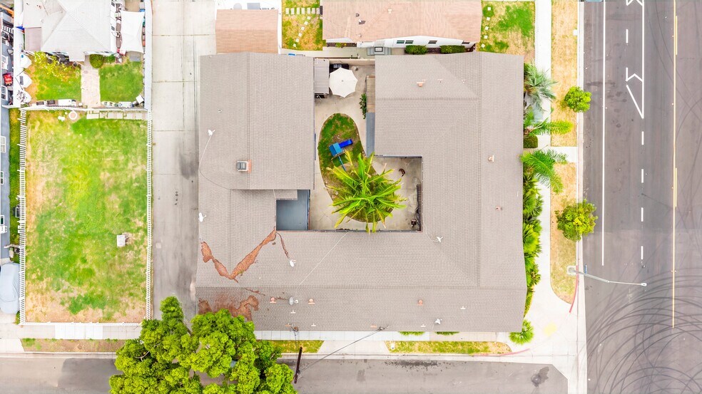 1005 E Harding St, Long Beach, CA à vendre - Photo de l’immeuble – Image 2 sur 21