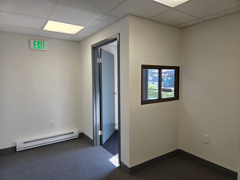 74-124 Cummings Park, Woburn, MA à louer - Hall d’entrée – Image 2 sur 8