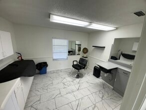 1804 W Baker St, Plant City, FL à louer Photo intérieure– Image 2 sur 13