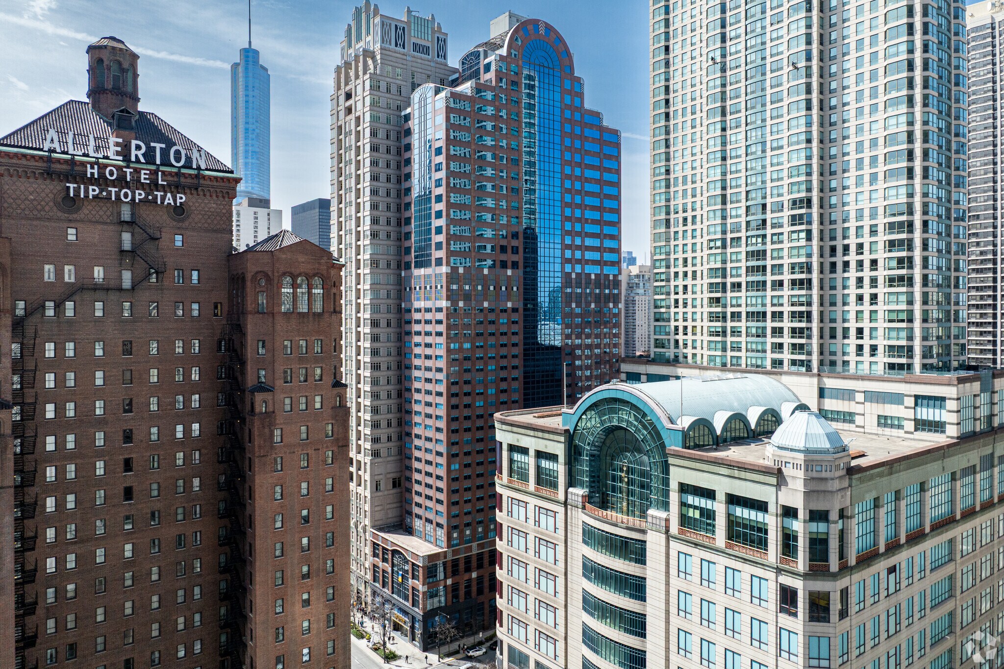 676 N Michigan Ave, Chicago, IL à louer Photo principale– Image 1 sur 23