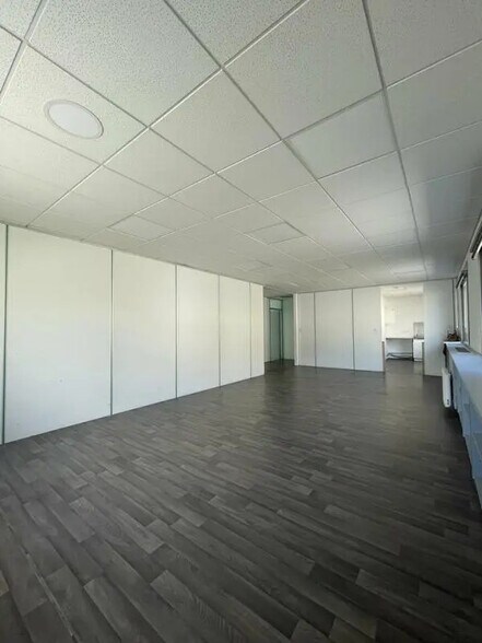 Bureau dans Coublevie à louer - Photo de l’immeuble – Image 3 sur 5