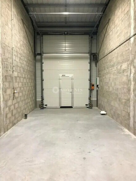 Local d’activités dans Serris à louer - Photo de l’immeuble – Image 2 sur 4