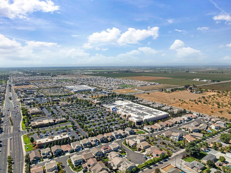 1379 S Lower Sacramento Rd, Lodi, CA à vendre - Photo de l’immeuble – Image 3 sur 8