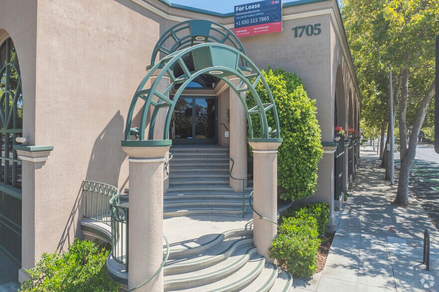 1705 El Camino Real, Palo Alto, CA à louer - Photo de l’immeuble – Image 3 sur 8