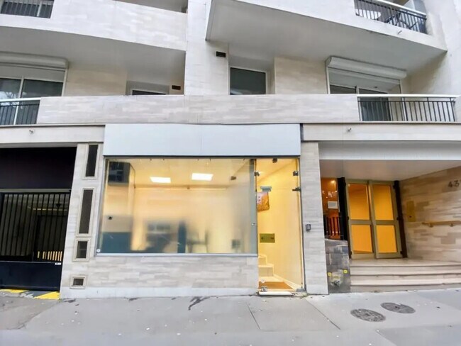 Plus de détails pour Bureau, Local commercial à louer