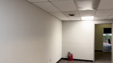 5891 New Peachtree Rd, Doraville, GA à louer - Vidéo sur l’annonce professionnelle