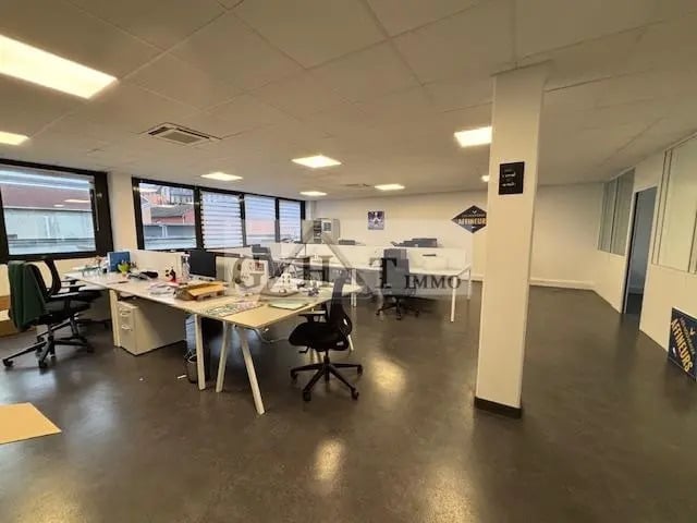 Bureau dans Ivry-sur-Seine à louer - Photo de l’immeuble – Image 3 sur 4