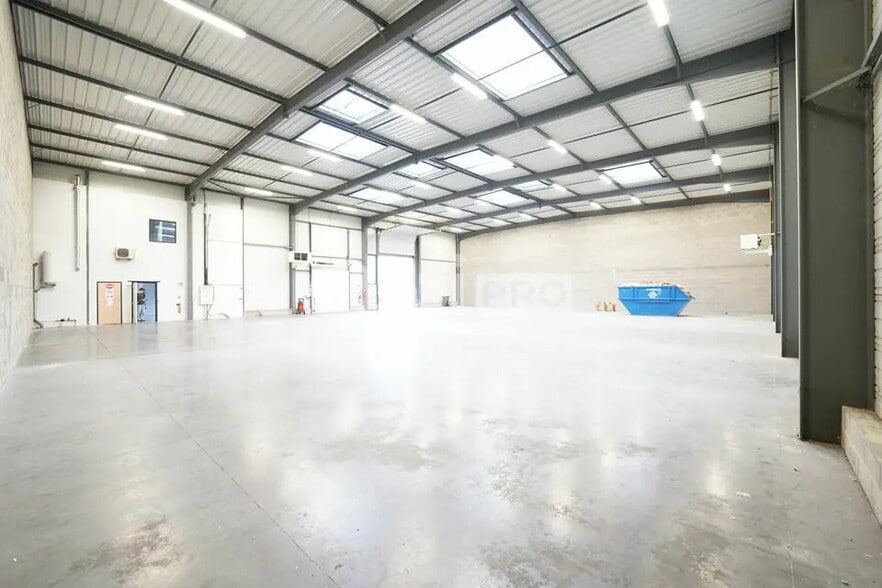 Bureau dans Saint-Priest à louer - Photo intérieure – Image 3 sur 12