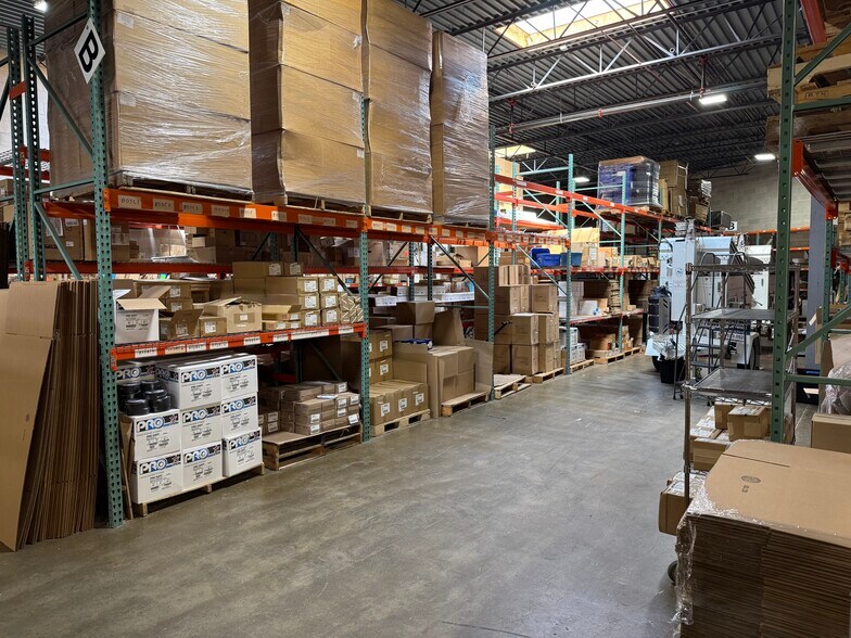 45 Banfi Plz, Farmingdale, NY à louer - Photo de l’immeuble – Image 3 sur 7