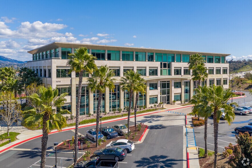 16745 W Bernardo Dr, San Diego, CA à louer - Photo de l’immeuble – Image 1 sur 8