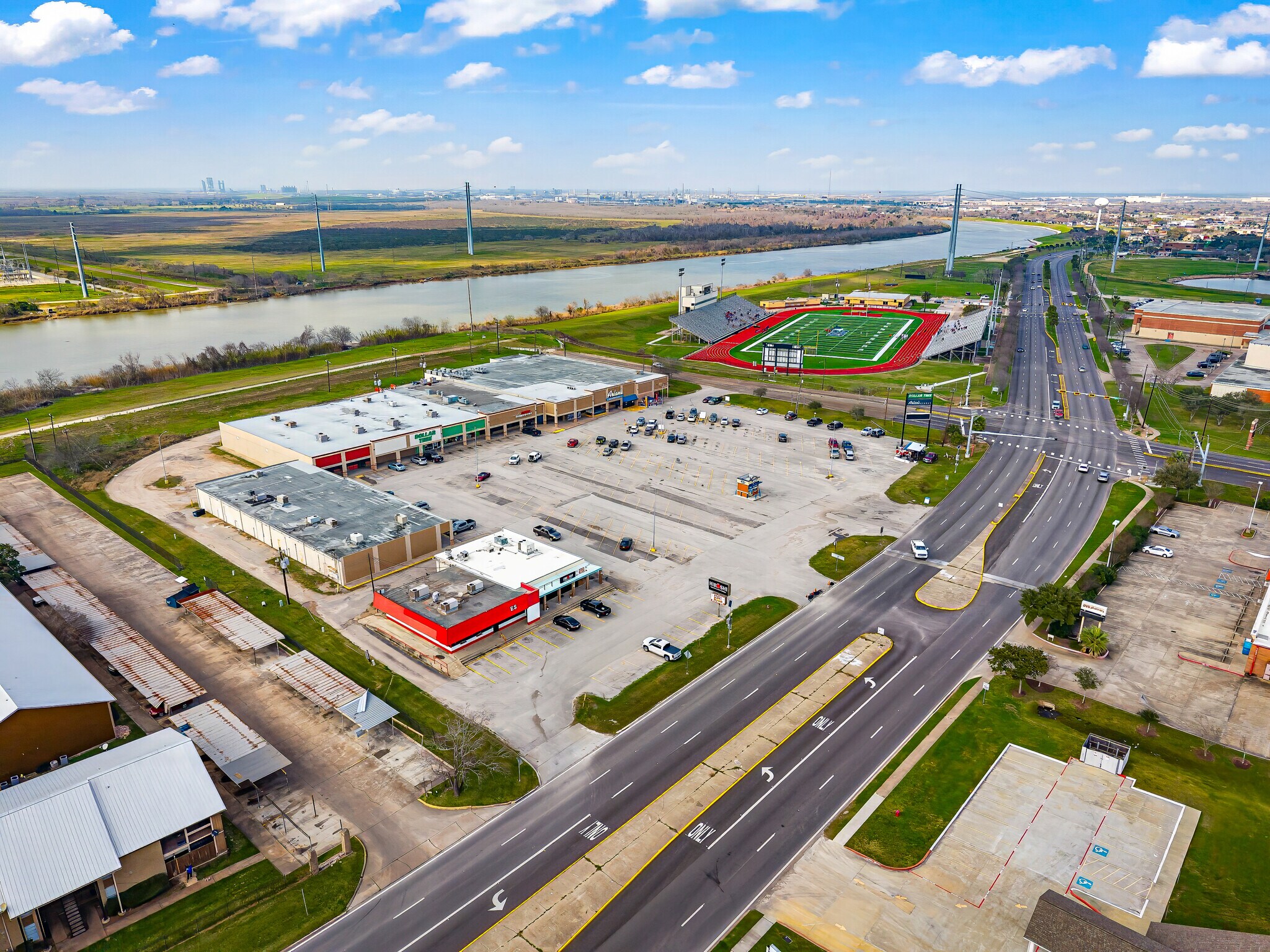 301-327 S Brazosport Blvd, Freeport, TX à louer Photo principale– Image 1 sur 26