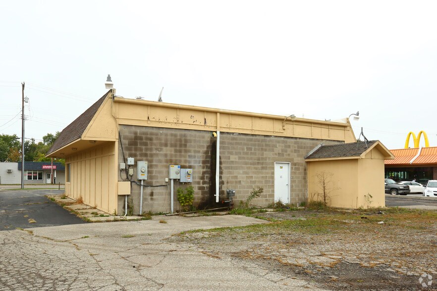 3411 S Saginaw St, Burton, MI à louer - Photo de l’immeuble – Image 2 sur 3
