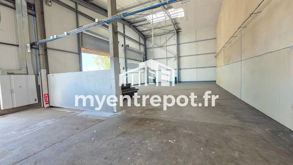 Local d’activités dans Vitrolles à louer - Photo de l’immeuble – Image 3 sur 7