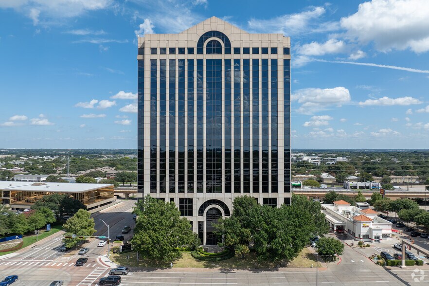 8080 N Central Expy, Dallas, TX à louer - Photo principale – Image 1 sur 27