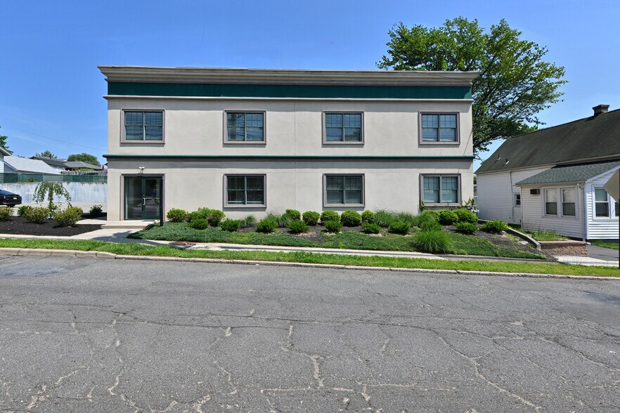 59 Lincoln Ave, Fair Lawn, NJ à vendre - Photo de l’immeuble – Image 2 sur 37