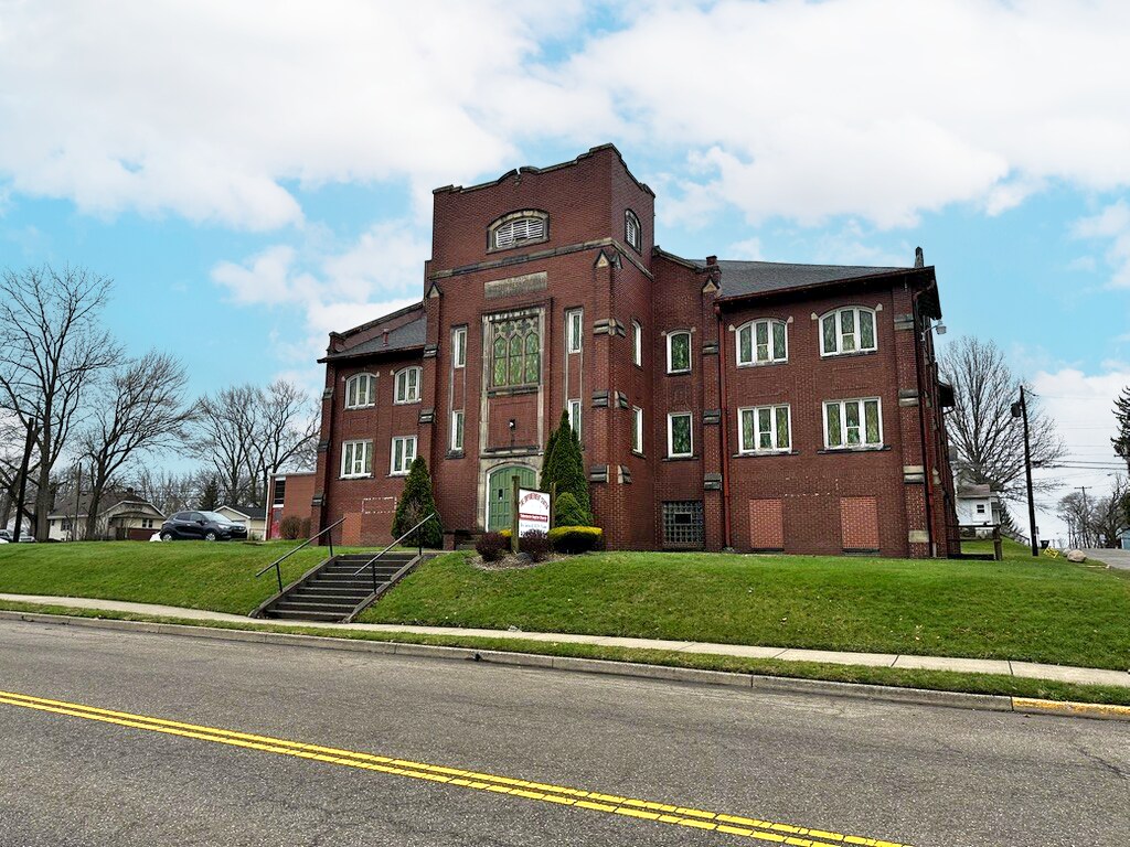 715 S Arch Ave, Alliance, OH à louer Photo principale– Image 1 sur 6