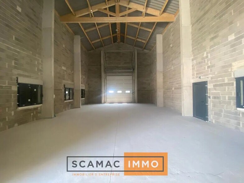 Industriel/Logistique dans Rognac à louer - Photo de l’immeuble – Image 1 sur 5