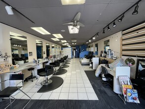 37235-37245 Groesbeck Hwy, Clinton Township, MI à louer Photo intérieure– Image 2 sur 20