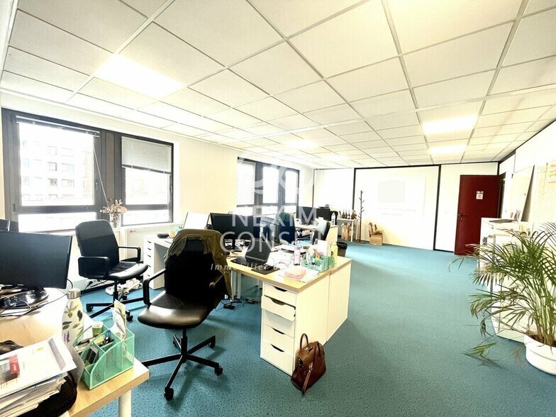 Bureau dans Clichy à louer - Photo de l’immeuble – Image 3 sur 20
