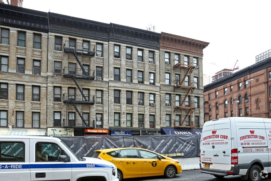 1750 Second Ave, New York, NY à vendre - Photo de l’immeuble – Image 3 sur 23