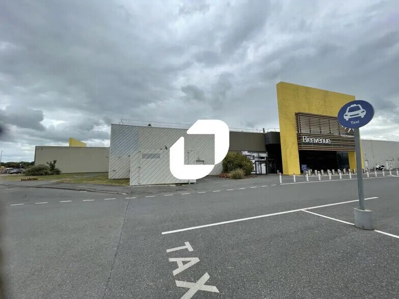 Local commercial dans Châlons-en-Champagne à louer - Photo de l’immeuble – Image 1 sur 9