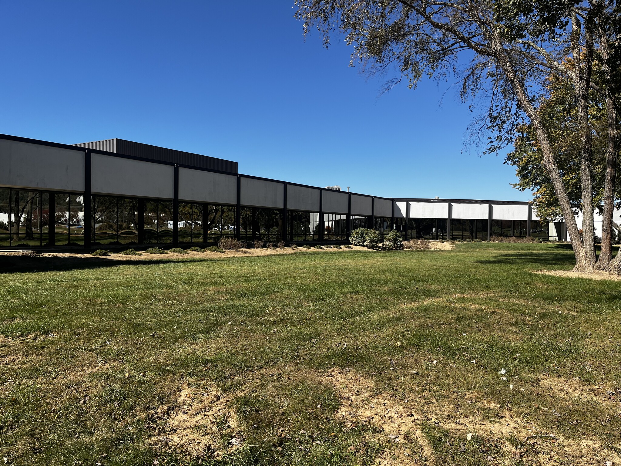 145 Cane Creek Industrial Park Rd, Fletcher, NC à louer Photo de l’immeuble– Image 1 sur 6
