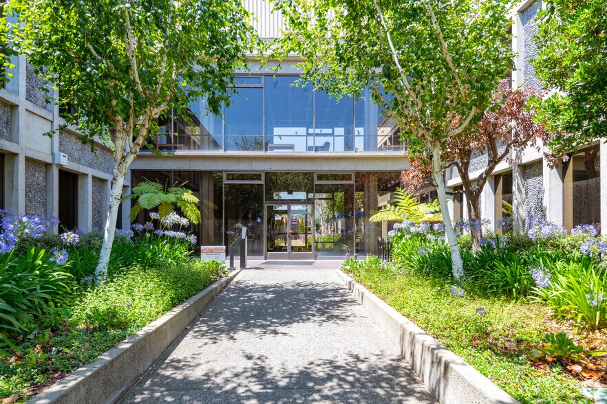 7901 Oakport St, Oakland, CA à louer - Photo de l’immeuble – Image 3 sur 18