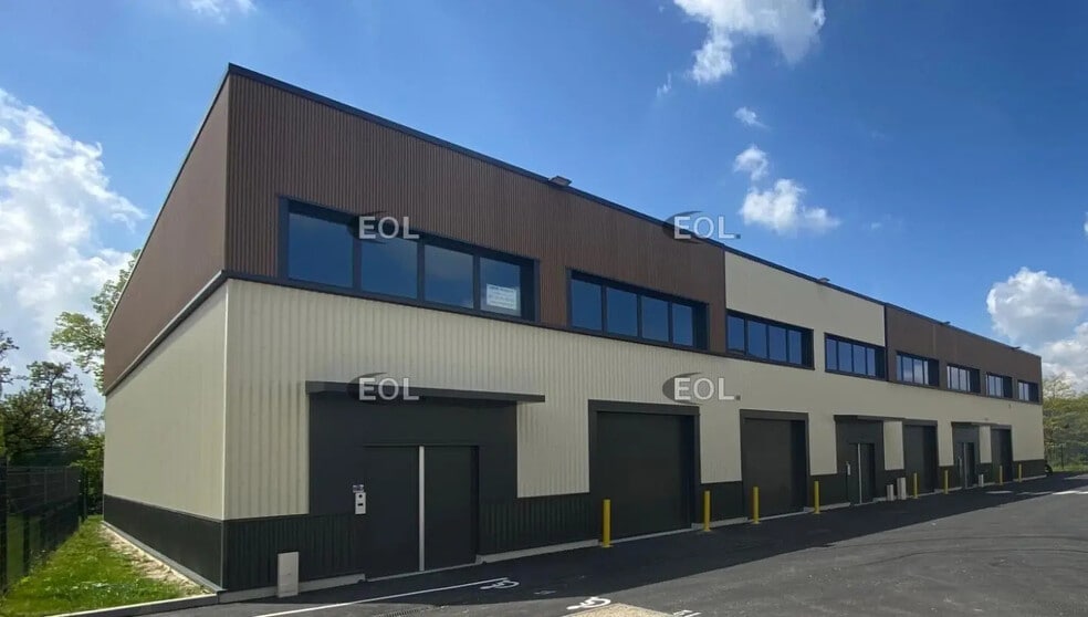 Local d'activités dans Marcoussis à vendre - Photo de l’immeuble – Image 3 sur 8