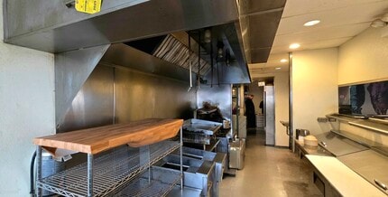 2954-2958 N Sheffield Ave, Chicago, IL à louer Photo intérieure– Image 2 sur 3